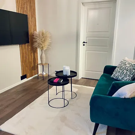 Cozy & Modern In The Heart Of טרומסה