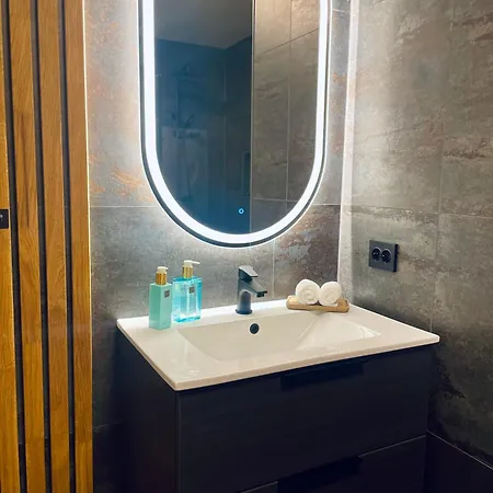 Cozy & Modern In The Heart Of 아파트 트롬쇠