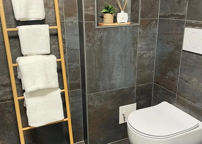 דירה Cozy & Modern In The Heart Of