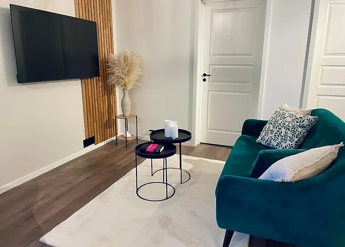 Cozy & Modern In The Heart Of טרומסה
